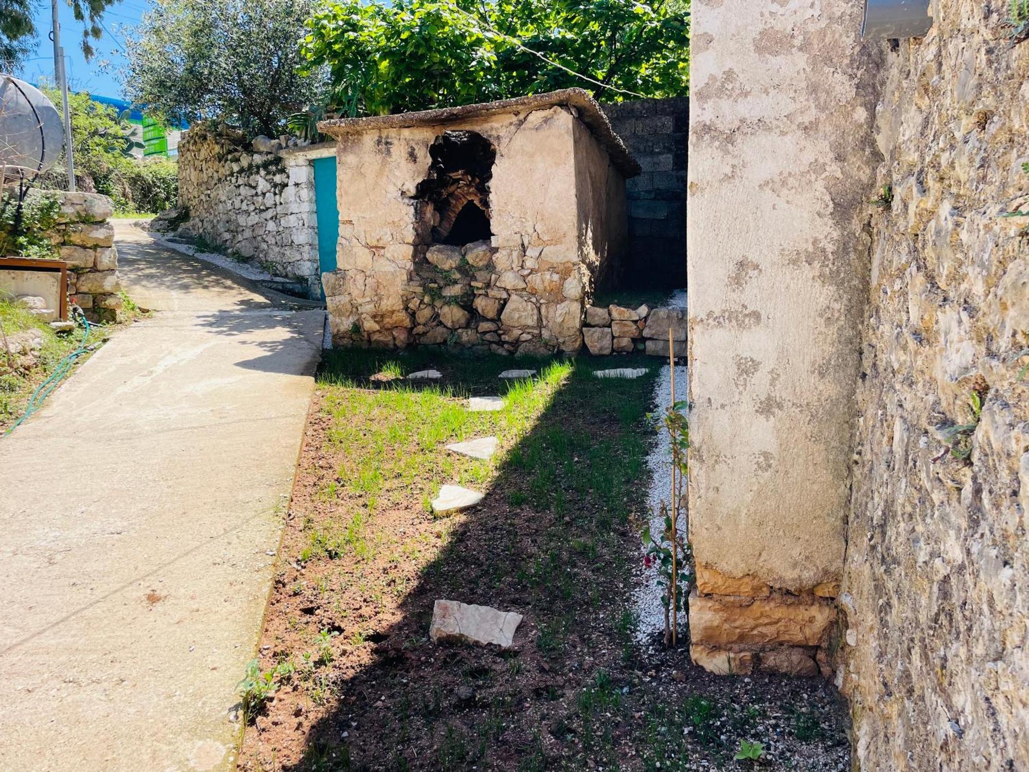 Guesthouse Near The Castle Of Himarë Dış mekan fotoğraf