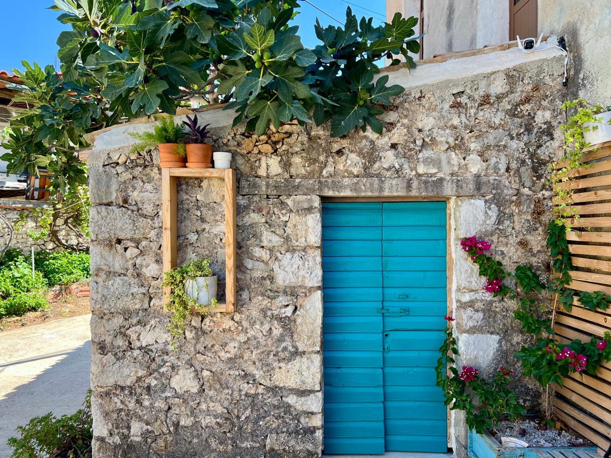 Guesthouse Near The Castle Of Himarë Dış mekan fotoğraf