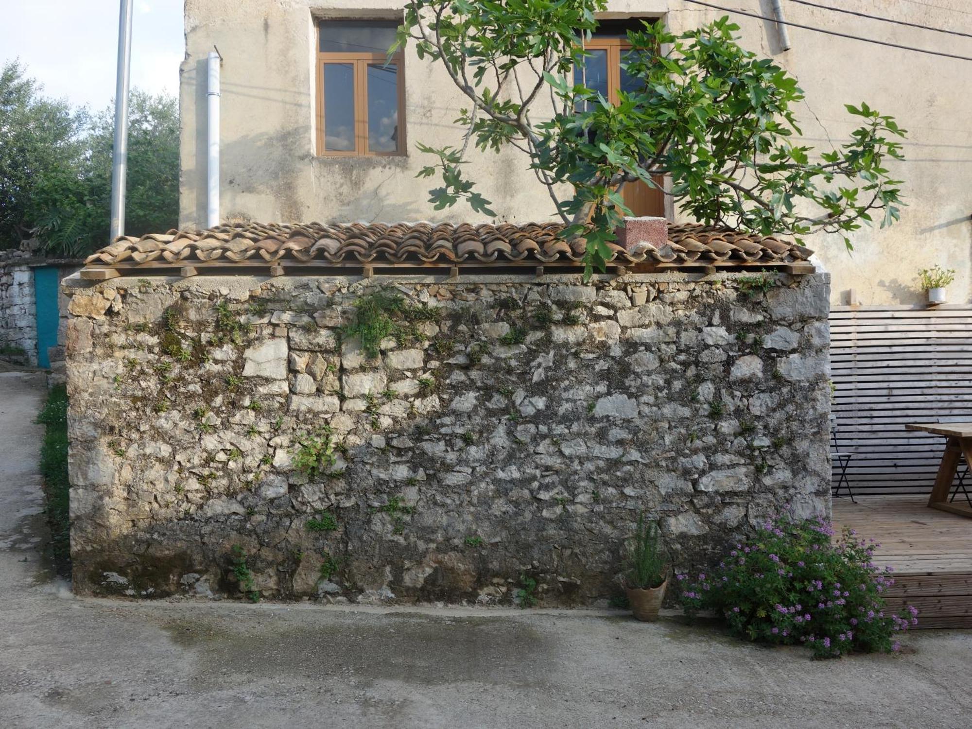 Guesthouse Near The Castle Of Himarë Dış mekan fotoğraf